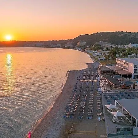 Hotel Avra 4*